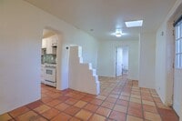 Building Photo - Quaint Studio in Prime Location