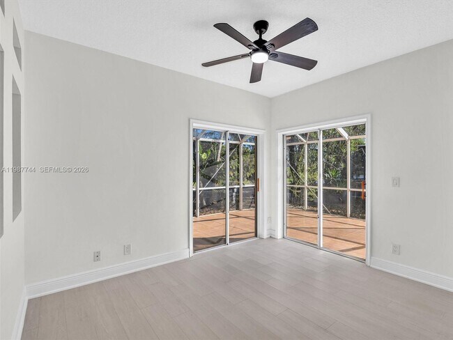 Building Photo - 11407 Lakeview Dr