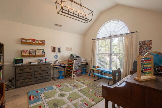 Building Photo - Available mid June!