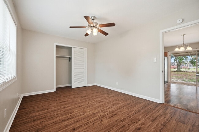 Building Photo - 358 Coral Dr SW