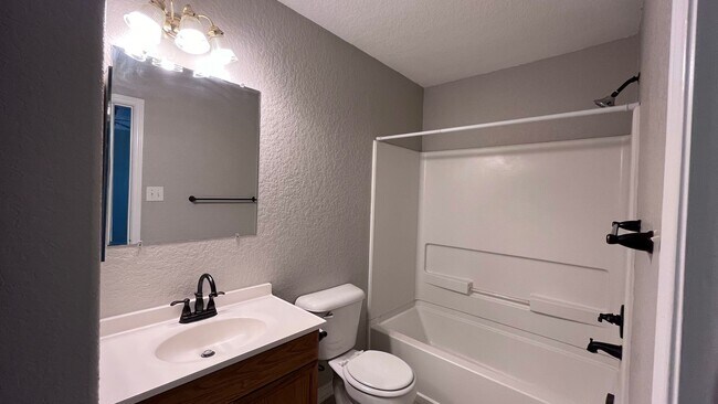 Building Photo - 5109 Flipper Dr