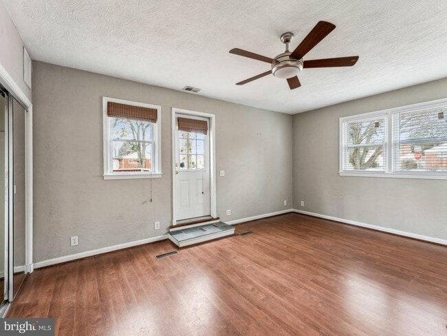 Building Photo - 3503 Maple Ct