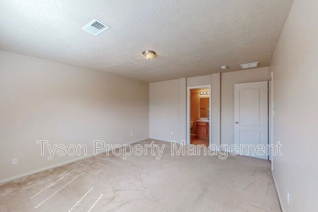 Building Photo - 3739 Clear Creek Rd