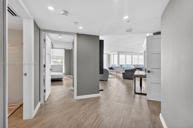 Building Photo - 16711 Collins Ave