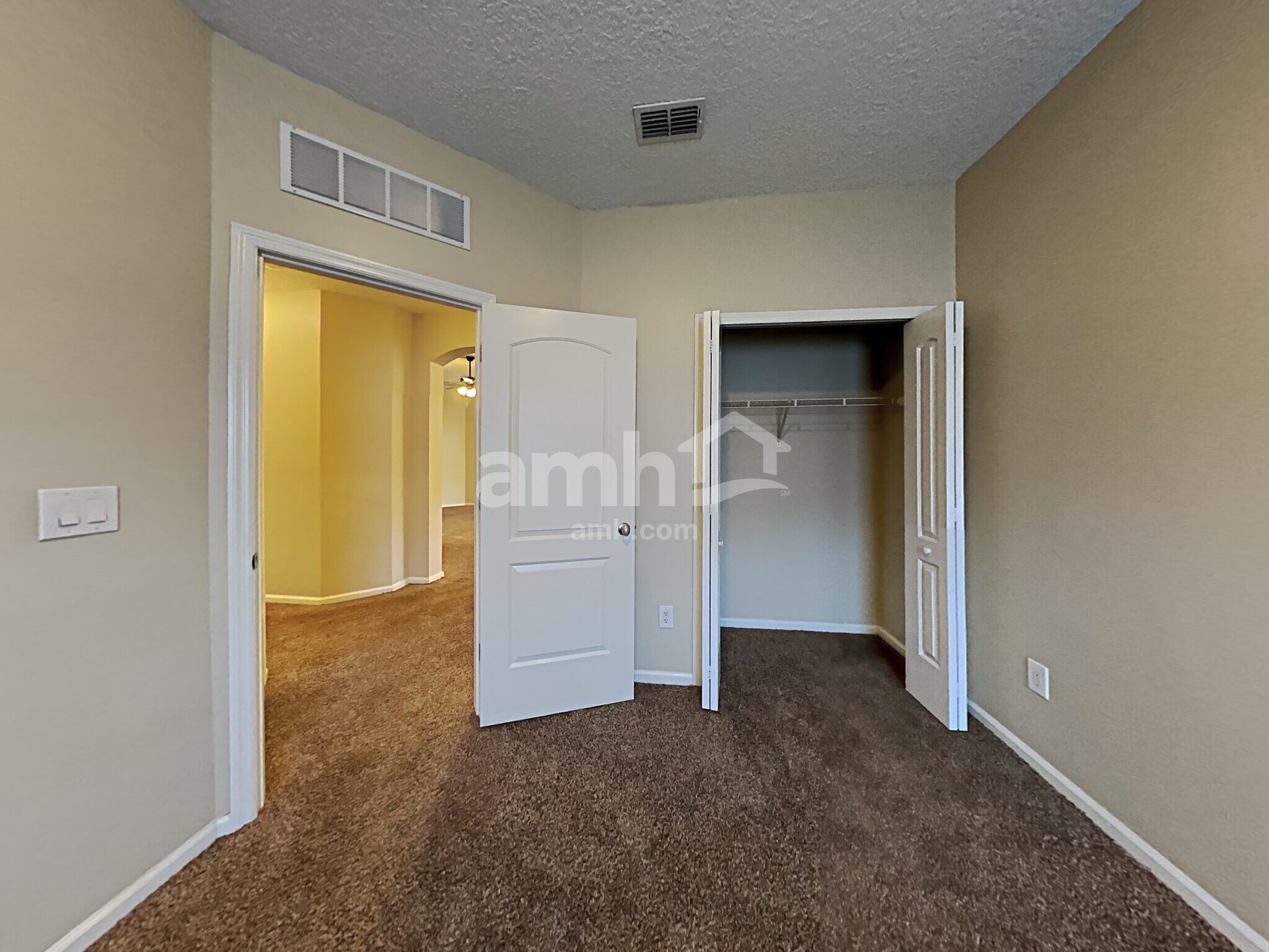 Building Photo - 11390 Oaklawn Rd