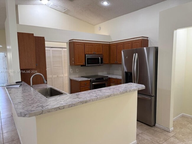 Building Photo - 5470 Pine Cir