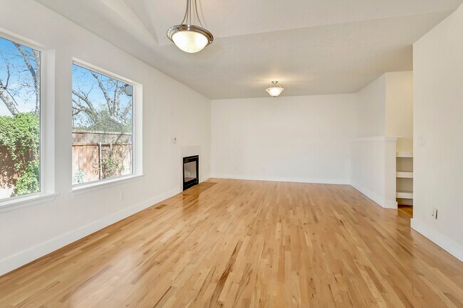 Building Photo - 4552 W Kendall St