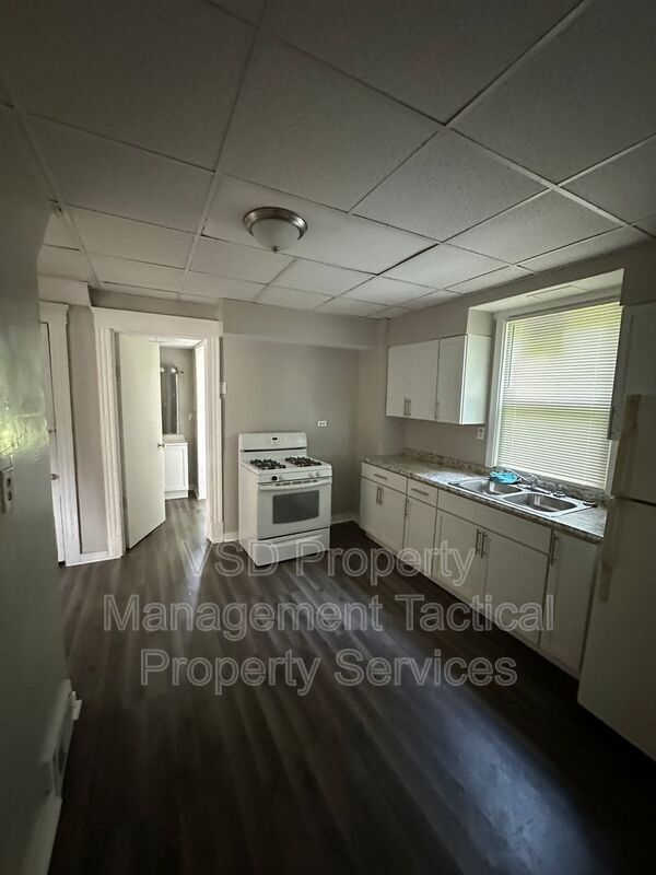 Building Photo - 6519 Hosmer Ave