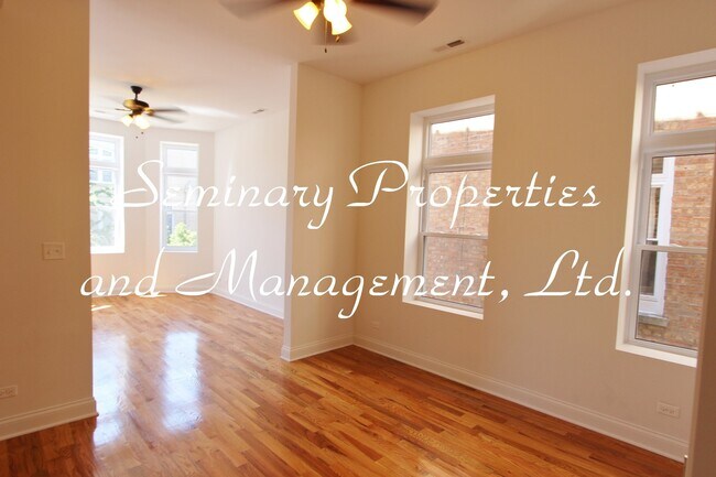 Interior Photo - 4502-04 N Paulina St