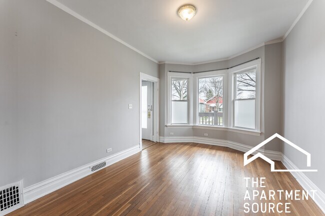 Living Room - 1009 S Ridgeland Ave