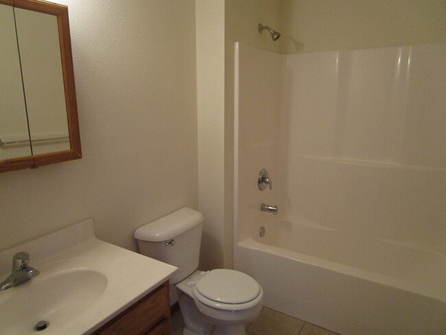 Building Photo - 501-503-503 Glenstone Dr