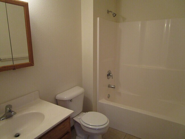 Building Photo - 501-503 Glenstone Dr.