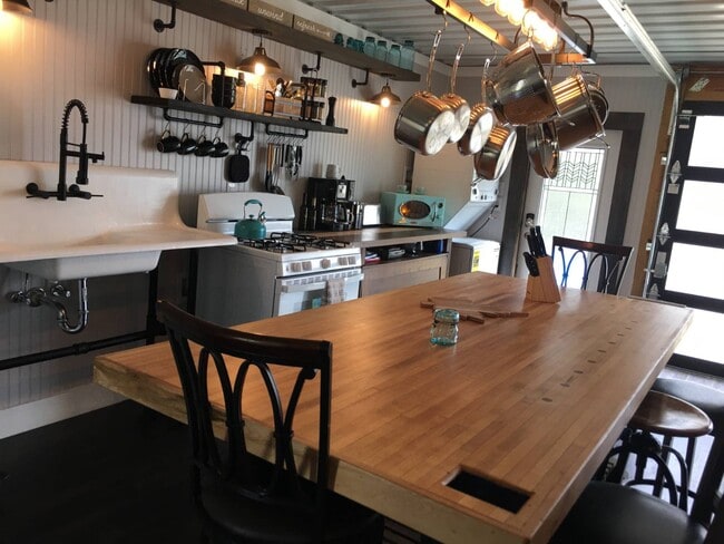 Building Photo - 362 Sunshine Ave