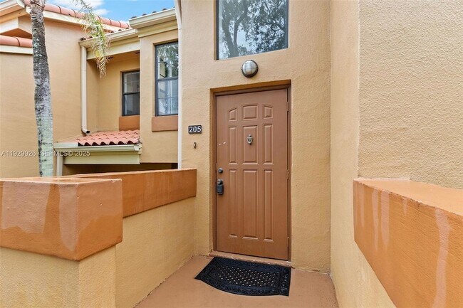 Building Photo - 15569 Miami Lakeway N