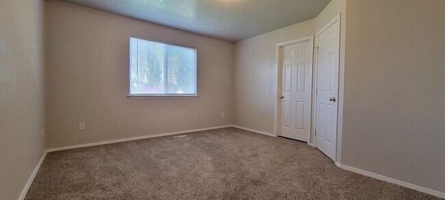 Building Photo - Caldwell 4 Bedroom 2 Bath Home + Bonus Room!