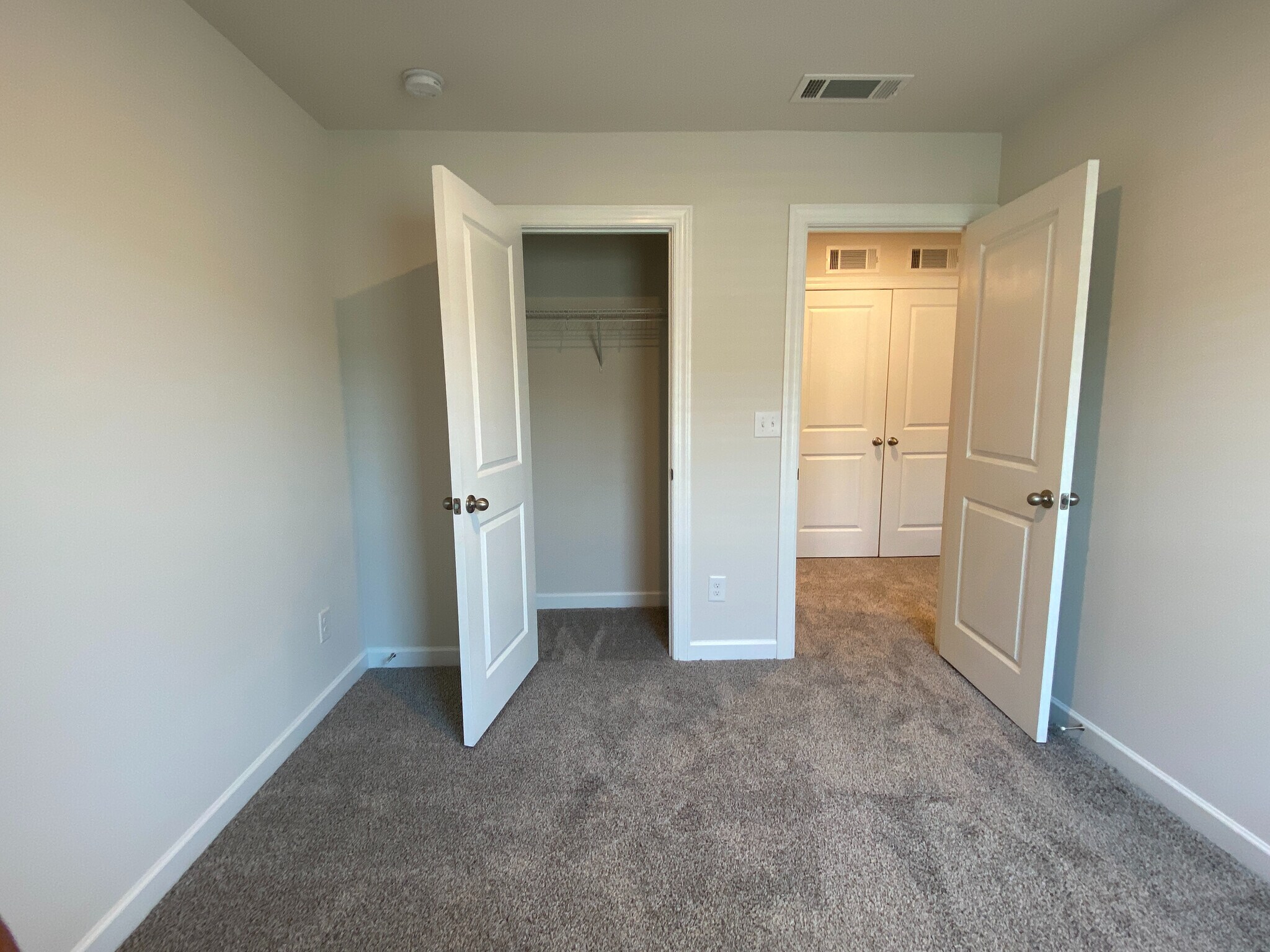 Building Photo - Room in Townhome on Tears Ln
