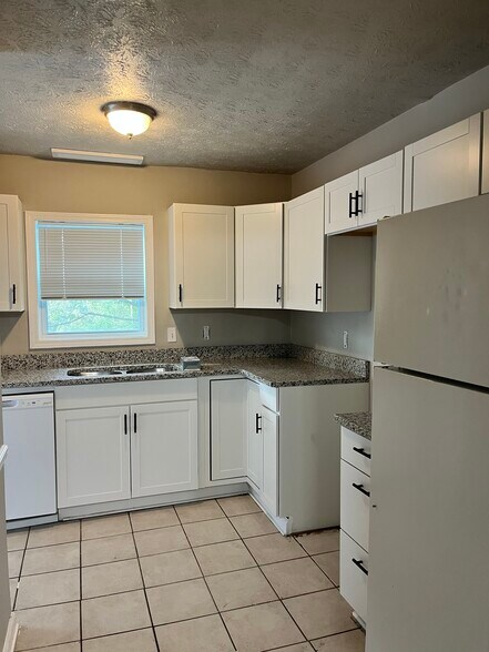 Kitchen - 134 Newtown Rd NE
