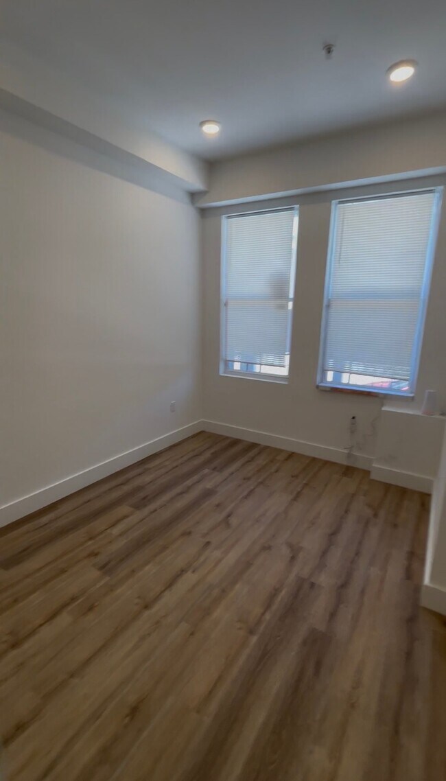 Building Photo - 869 N 43rd St