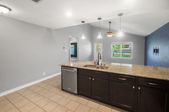 Building Photo - 4 Bedroom/2.5 Bath Tausch Farm Subdivision