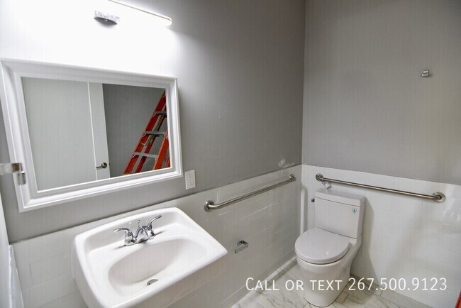 Building Photo - 1523 W Girard Ave