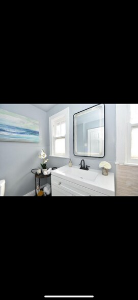 Building Photo - 23 Thill St