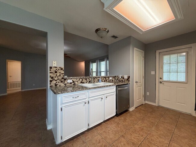 Building Photo - 6629 Kodiak Dr