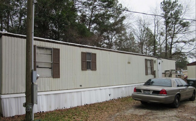 Building Photo - AVAILABLE NOW! NO PETS! SECTION 8 VOUCHERS WELCOME!