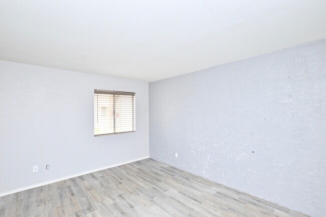 Building Photo - 4444 E Paradise Village Pky N