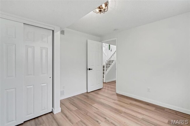 Building Photo - 802 Notre Dame Dr