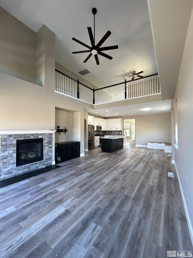 Building Photo - 600 Panama Dr