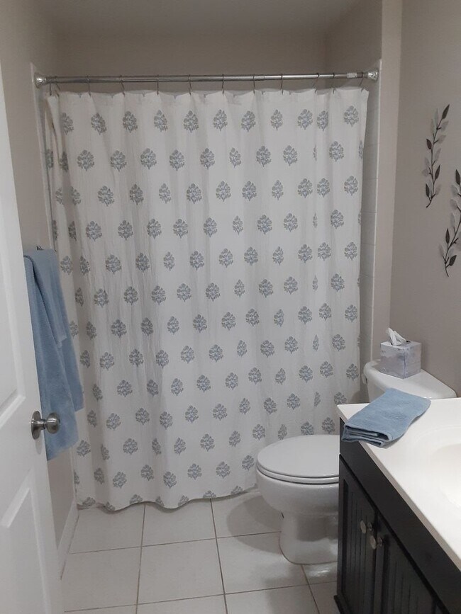 Building Photo - Stunning Short Term Rental!