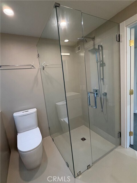 Building Photo - 15999 Via De Las Palmas