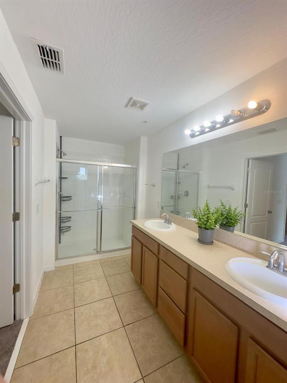 Building Photo - 1335 Priory Cir