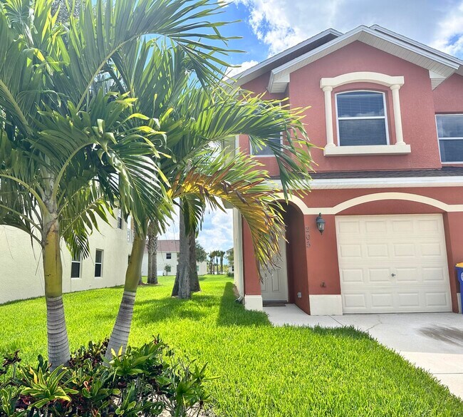Primary Photo - 3900 Playa Del Sol Dr