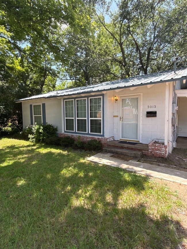 Primary Photo - Cute 2/2/1 in the heart of Pollard Park area!
