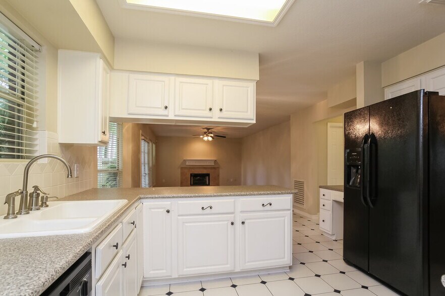 Building Photo - 20914 Lake Park Trail