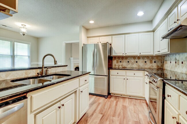 Building Photo - 203 Wagon Wheel Way