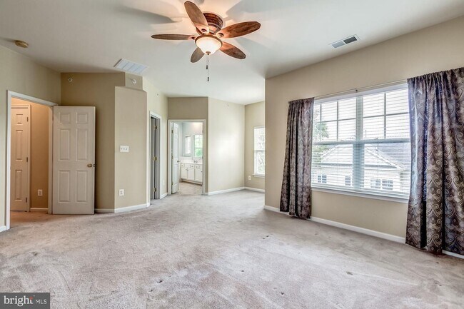Building Photo - 8844 Song Sparrow Dr