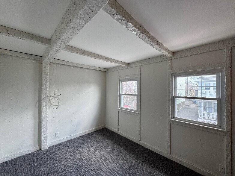 Building Photo - 13 Clarendon Ave