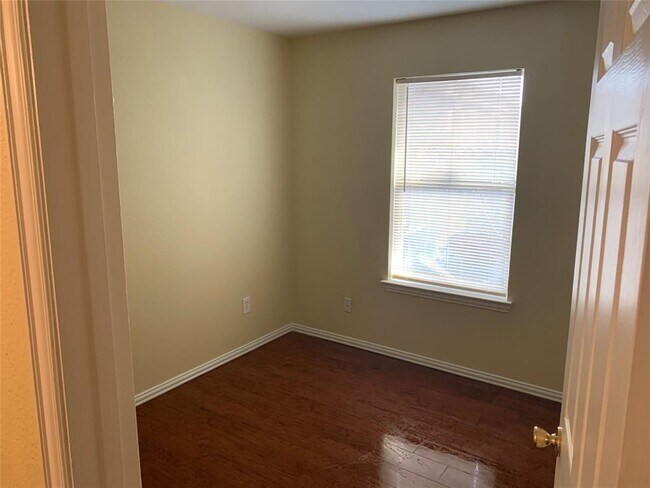 Building Photo - 608 Upton Ave