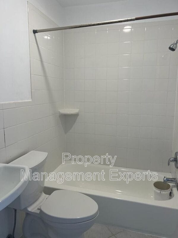 Building Photo - 2330-Glendale Terrace -C2