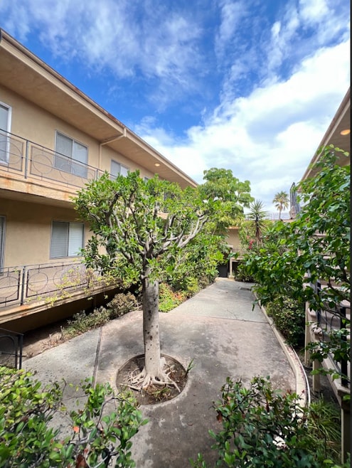 Building Photo - 2637 S Centinela Ave