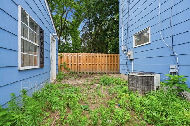 Building Photo - 1523 W Cheltenham Ave