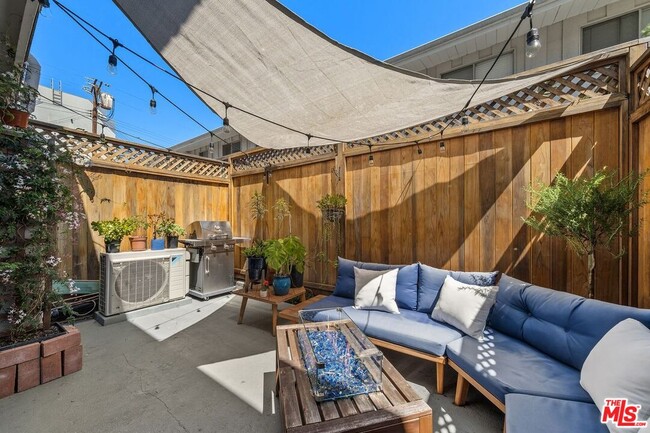 Building Photo - 4040 Grand View Blvd