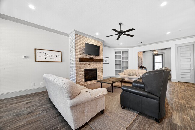 Building Photo - 2072 Laurie Darlin Dr