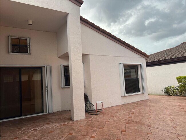 Building Photo - 619 SW 87th Pl