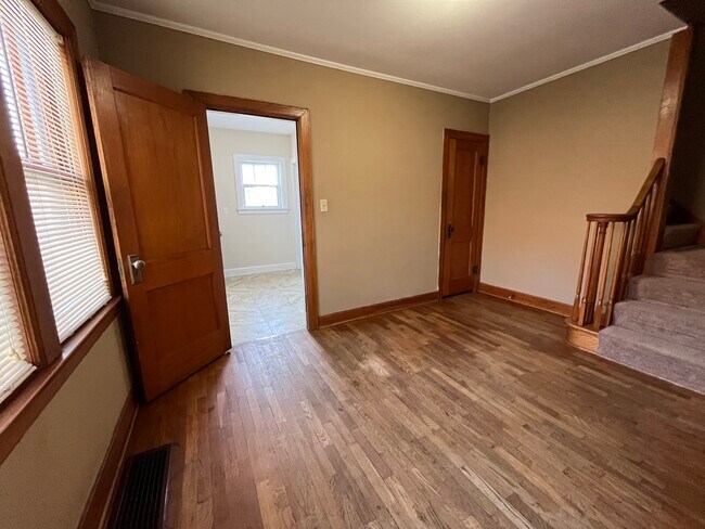 Building Photo - 509 W Crawford St