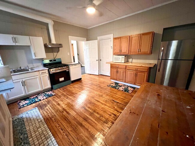 Building Photo - 259-261 N. Dithridge Street (Full Service)