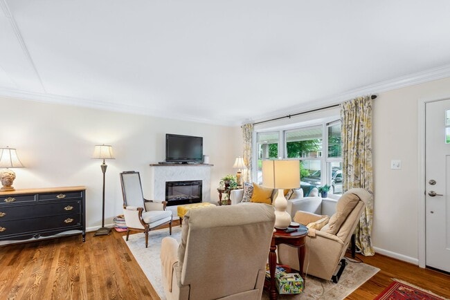 Building Photo - Totally update and impeccably maintained 4...