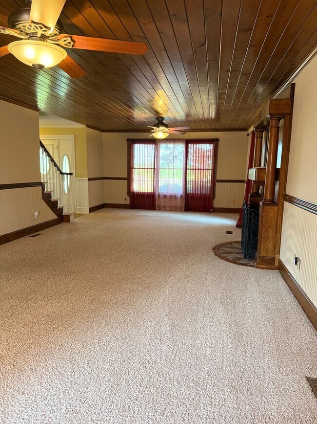Building Photo - 2 Story Brick Home in Johnson City